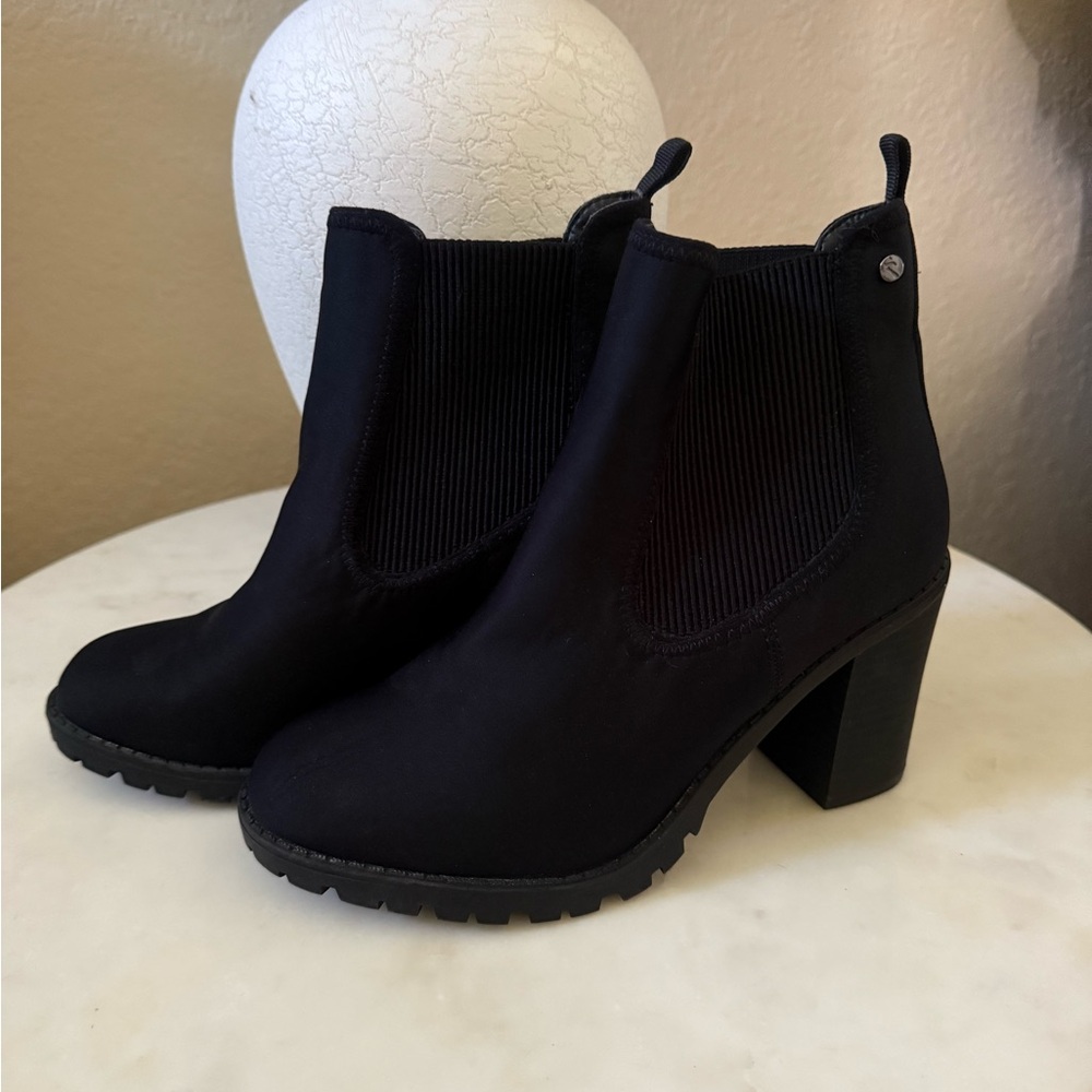 Vera Wang Black Heeled Boots with Chunky Heel